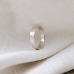 Single Thick Hammered Band